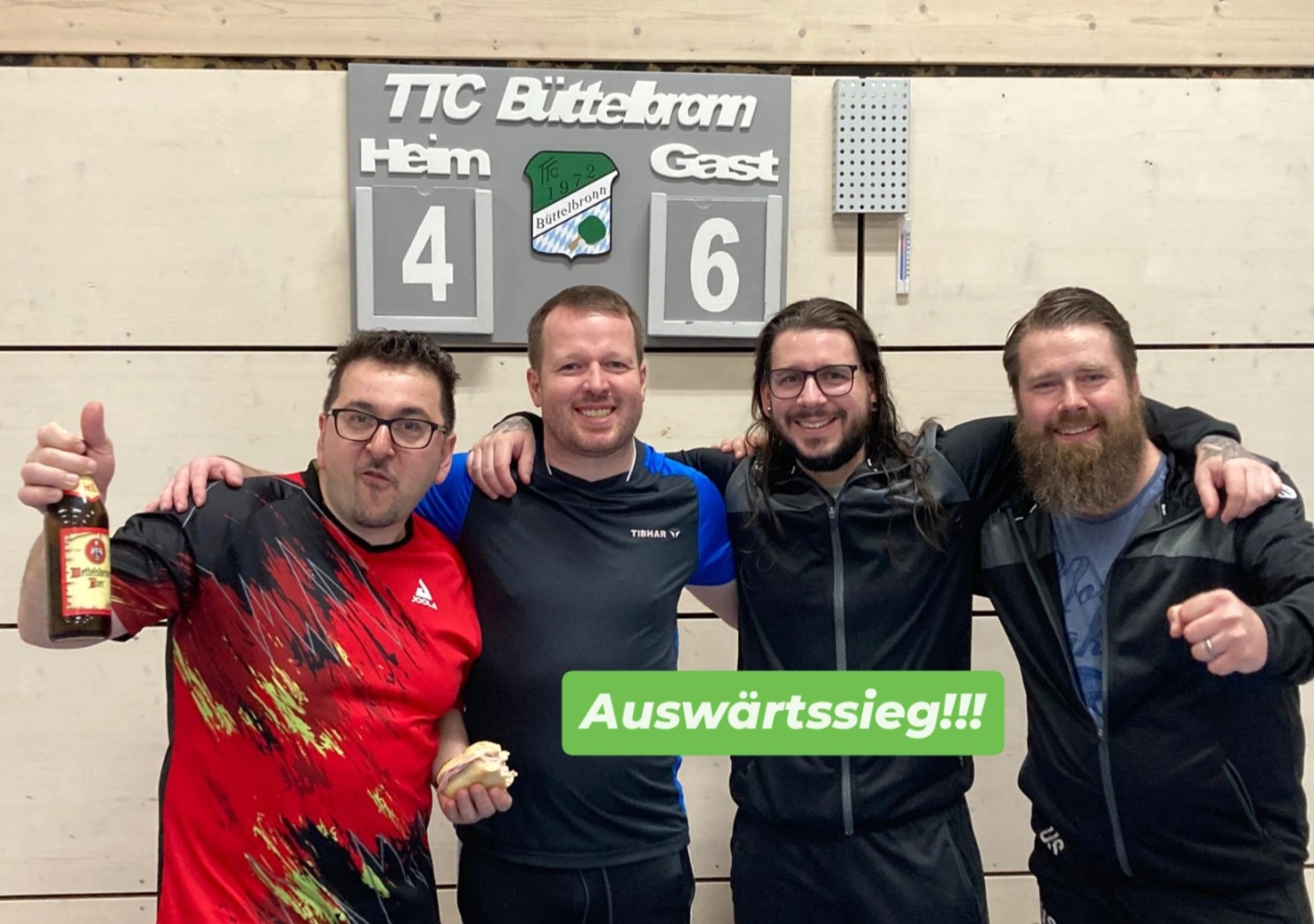 Siegesfoto einmal anders: anstelle des bereits heim gereisten Timo Westphal gesellte sich Aydin Dogan mit aufs Foto